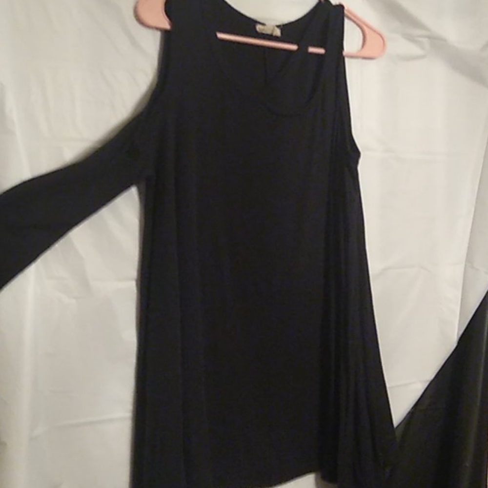 Open shoulder top